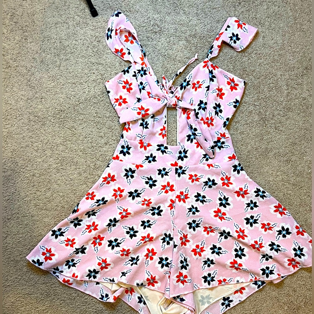 Floral Romper With Zipper Opening Size Small/Medium - Picture 2 of 6